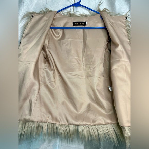 Lanshifei Cream Faux Fur Jacket - Picture 11 of 11